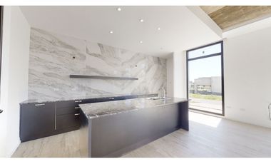 Casa cuatro ambientes. Parque. Rumencó Joven. Venta.