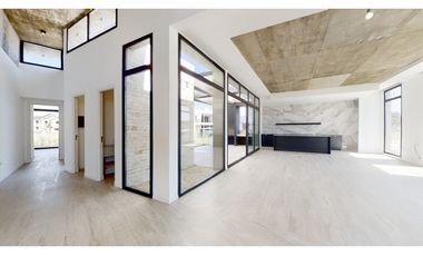 Casa cuatro ambientes. Parque. Rumencó Joven. Venta.