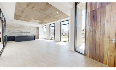 Casa cuatro ambientes. Parque. Rumencó Joven. Venta.