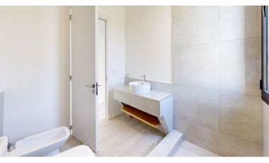 Casa cuatro ambientes. Parque. Rumencó Joven. Venta.