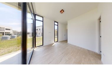 Casa cuatro ambientes. Parque. Rumencó Joven. Venta.