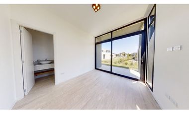 Casa cuatro ambientes. Parque. Rumencó Joven. Venta.