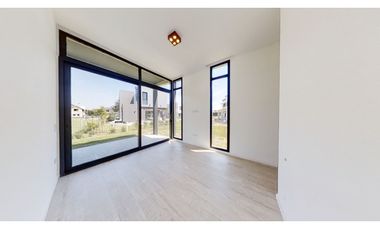 Casa cuatro ambientes. Parque. Rumencó Joven. Venta.
