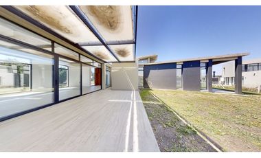 Casa cuatro ambientes. Parque. Rumencó Joven. Venta.