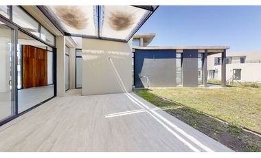 Casa cuatro ambientes. Parque. Rumencó Joven. Venta.