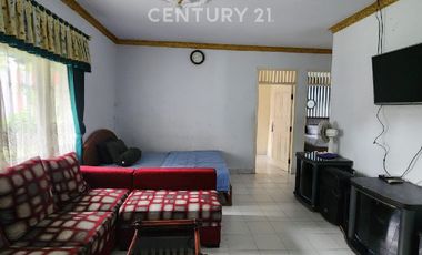 VILLA YANG LINGKUNGANNYA ASRI DI DAERAH CIPANAS