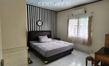 VILLA YANG LINGKUNGANNYA ASRI DI DAERAH CIPANAS