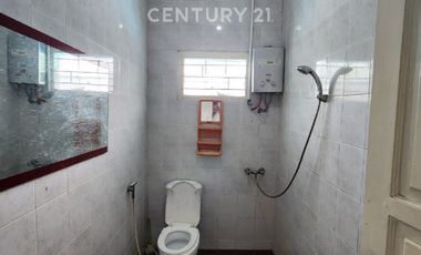 VILLA YANG LINGKUNGANNYA ASRI DI DAERAH CIPANAS