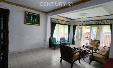 VILLA YANG LINGKUNGANNYA ASRI DI DAERAH CIPANAS