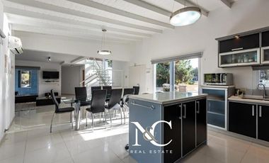 Casa en  alquiler temporario para 14 personas 50 mts del mar en Costa Esmeralda
