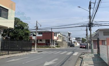 VENTA DE PROPIEDAD RENTERA EN BALSAMOS E ILANES SECTOR URDESA CENTRAL