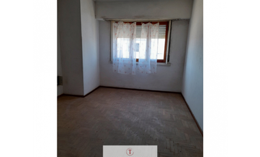 RETASADA - CASA CON CUATRO AMBIENTES Y DOS LOCALES !!!