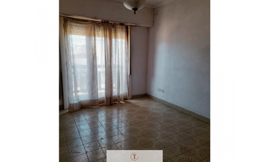 RETASADA - CASA CON CUATRO AMBIENTES Y DOS LOCALES !!!