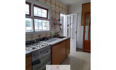 RETASADA - CASA CON CUATRO AMBIENTES Y DOS LOCALES !!!