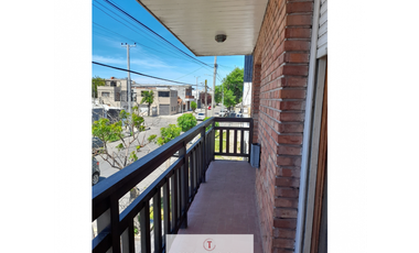 RETASADA - CASA CON CUATRO AMBIENTES Y DOS LOCALES !!!