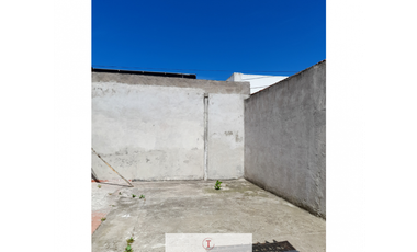 RETASADA - CASA CON CUATRO AMBIENTES Y DOS LOCALES !!!