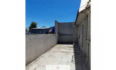 RETASADA - CASA CON CUATRO AMBIENTES Y DOS LOCALES !!!