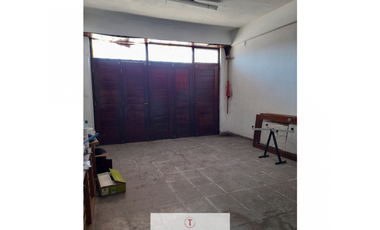 RETASADA - CASA CON CUATRO AMBIENTES Y DOS LOCALES !!!