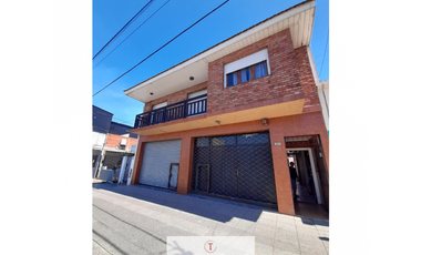 RETASADA - CASA CON CUATRO AMBIENTES Y DOS LOCALES !!!