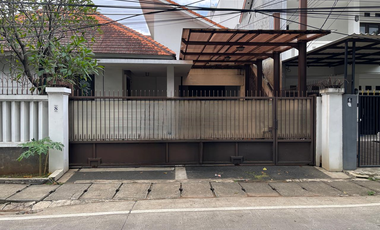 Disewakan Rumah Bagus Siap huni di Kebayoran Baru, Jakarta Selatan.