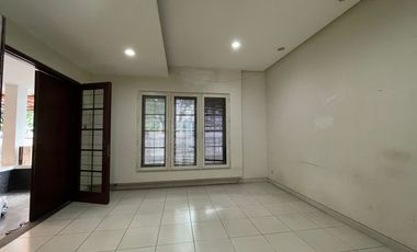 Disewakan Rumah Bagus Siap huni di Kebayoran Baru, Jakarta Selatan.