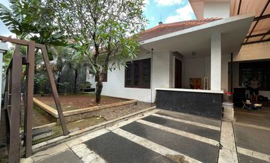 Disewakan Rumah Bagus Siap huni di Kebayoran Baru, Jakarta Selatan.