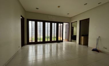 Disewakan Rumah Bagus Siap huni di Kebayoran Baru, Jakarta Selatan.