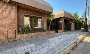 Casa con Departamento en venta en Castelar Sur