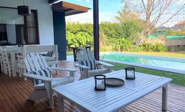 Casa en La Lomada, Pilar