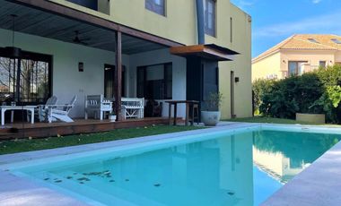 Casa en La Lomada, Pilar