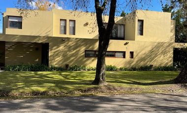 Casa en La Lomada, Pilar