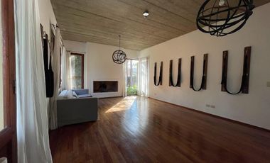 Casa en La Lomada, Pilar