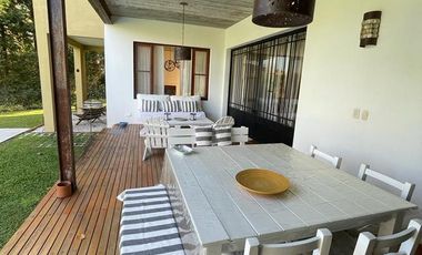 Casa en La Lomada, Pilar