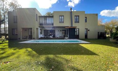 Casa en La Lomada, Pilar