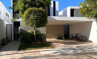 PRECIO REBAJADO Casa en venta privada San José Tulipanes Mérida Yucatán