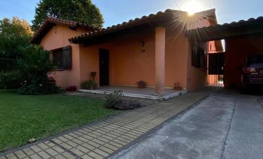 Chalet 3 AMBIENTES ubicado a  350 metros de la Avenida Tomás Espora.