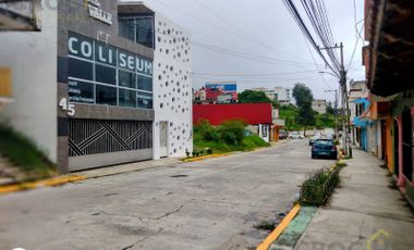 Edificio en renta dos secciones: terraza y estacionamiento en la Unidad del Valle
