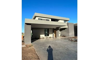 EXCELENTE CASA A ESTRENAR EN PILAR BARRIO LA CALESA!!