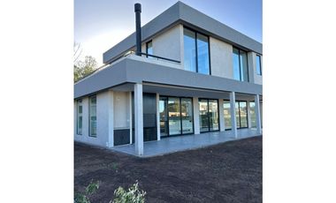 EXCELENTE CASA A ESTRENAR EN PILAR BARRIO LA CALESA!!