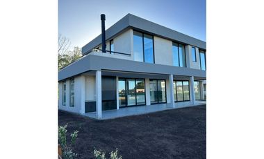 EXCELENTE CASA A ESTRENAR EN PILAR BARRIO LA CALESA!!