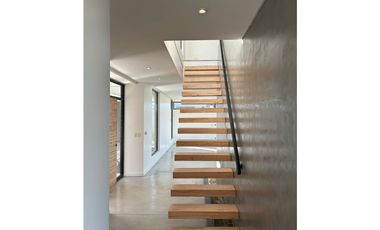 EXCELENTE CASA A ESTRENAR EN PILAR BARRIO LA CALESA!!