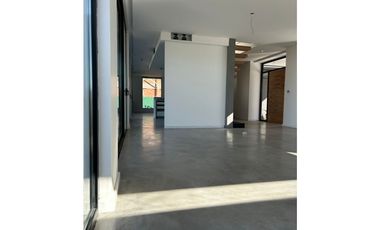 EXCELENTE CASA A ESTRENAR EN PILAR BARRIO LA CALESA!!