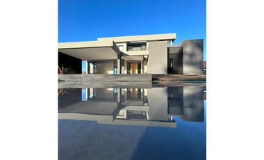 EXCELENTE CASA A ESTRENAR EN PILAR BARRIO LA CALESA!!