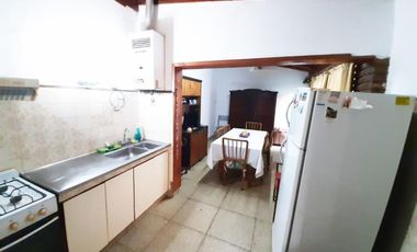 Venta casa 6 Ambentes con cochera - Villa Pueyrredon