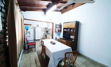 Venta casa 6 Ambentes con cochera - Villa Pueyrredon