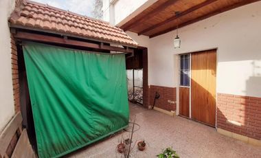 Venta casa 6 Ambentes con cochera - Villa Pueyrredon