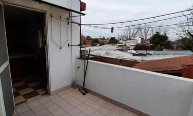 VENTA DE CASA 7 AMBIENTES EN REMEDIOS DE ESCALADA