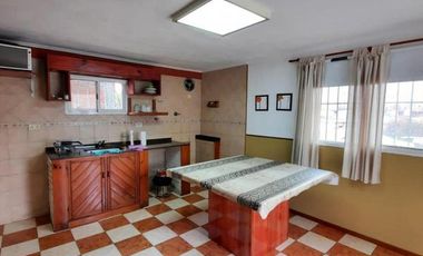 VENTA DE CASA 7 AMBIENTES EN REMEDIOS DE ESCALADA