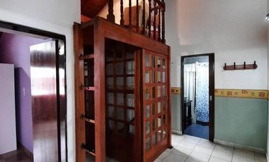 VENTA DE CASA 7 AMBIENTES EN REMEDIOS DE ESCALADA
