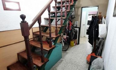 VENTA DE CASA 7 AMBIENTES EN REMEDIOS DE ESCALADA